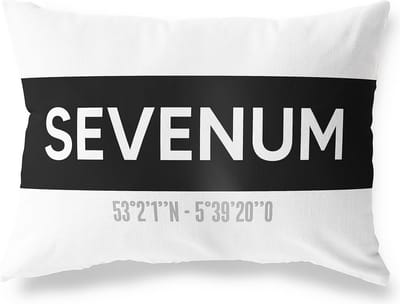 Tuinkussen SEVENUM - LIMBURG met coördinaten - Buitenkussen - Bootkussen - Weerbestendig - Jouw Plaats - Studio216 - Modern - Zwart-Wit - 50x30cm