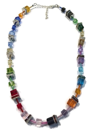 Ketting blokjes en buisjes bonte kleuren (645)