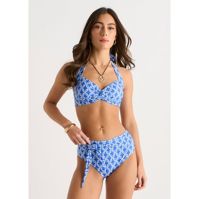 Bikinitop met blauwe kettingprint en gedraaide voorkant