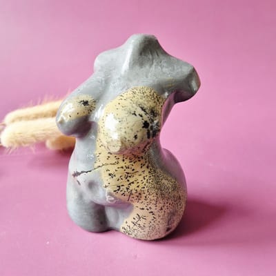 Picture Jasper Vrouwenlichaam 400–500g – Edelsteen Sculptuur Divine Feminine Goddess