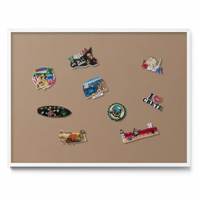 Tulup Magneetbord met Witte Frame - Bruin Magnetisch Bord in Verschillende Kleuren - 80 cm x 60 cm - Lichtbruine kleur - Magneetbord met Effen Frame - Magnetisch Bord Decoratief - Magneetbord Multifunctioneel