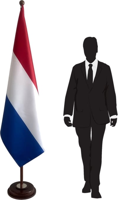 Nederlandse vlag met standaard en mast – Luxe vloerstandaard vlag kantoor – 100x150 cm dubbelzijdig – Donker hout met zilveren accessoires – Professionele binnen vlag