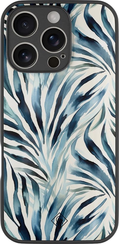Casimoda® hoesje - Geschikt voor iPhone 16 Pro - Japandi Waves - Luxe Hard Case Zwart - Backcover telefoonhoesje - Blauw