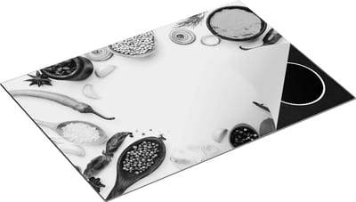 Chefcare Inductie Beschermer Kruiden op een Witte Tafel - Zwart Wit - 75x50 cm - Afdekplaat Inductie - Kookplaat Beschermer - Inductie Mat