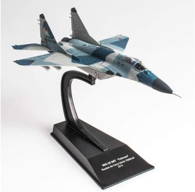 - Militaire jachtvliegtuigen 1/100 MIG 29 SMT Fulcrum Russische luchtmacht 2012 (CP02A)