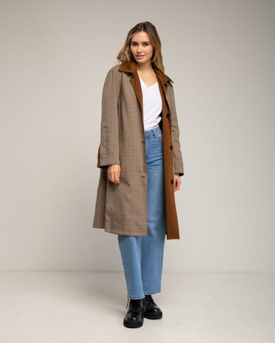 Lange omkeerbare trenchcoat, effen aan de ene kant en geruit aan de andere kant, met zijzakken