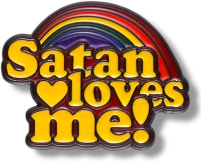 Regenboog Pin met Tekst “Satan Loves Me” – Pride Pin – Hart Pin voor Jas, Tas of Pet