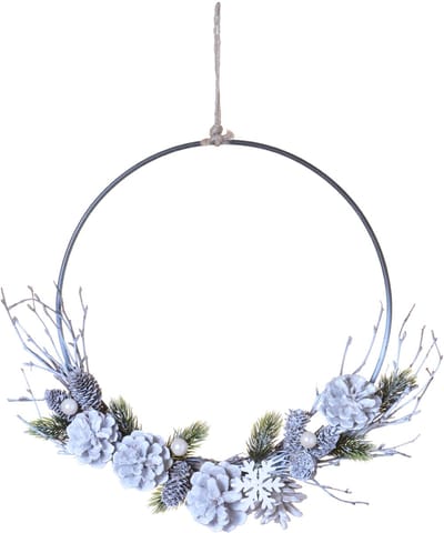 HOGEWONING BV - Hangkrans ijzige dennenappels 35 cm polaire kerstdecoratie