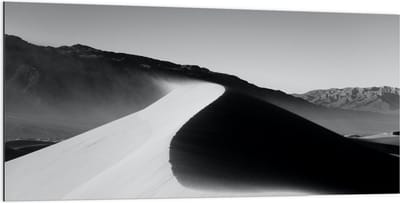 Dibond - Zandheuvels in de Woestijn (zwart/wit) - 200x100cm Foto op Aluminium (Wanddecoratie van metaal)