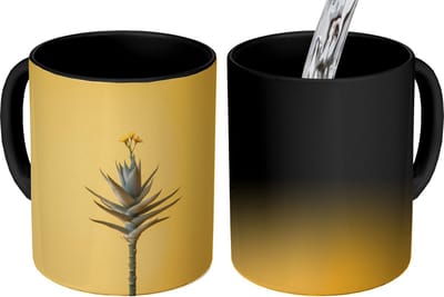 Magische Mok - Foto op Warmte Mokken - Koffiemok - Plant - Minimalistisch - Bloem - Geel - Magic Mok - Beker - 350 ML - Theemok
