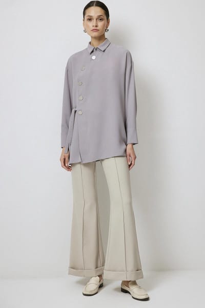 Touché Privé - Crêpe blouse met asymmetrische snit - Grijs - Dames