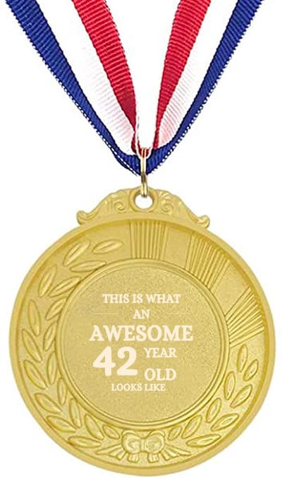 Akyol - dit is hoe een geweldige 42 jarige eruit ziet medaille goudkleuring - Hoera 42 jaar - familie vrienden - cadeau