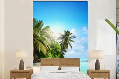 Behang - Fotobehang Zee - Palmboom - Strand - Tropisch - Blauw - Groen - Breedte 200 cm x hoogte 300 cm