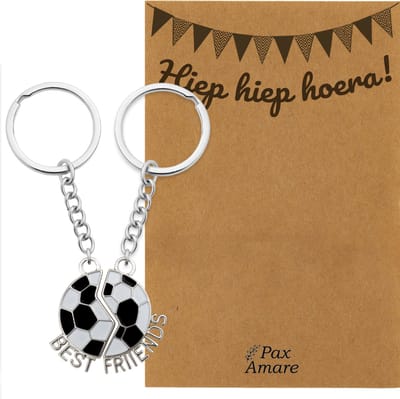BFF Sleutelhanger voor 2 'Hiep Hiep Hoera' - Magnetische Voetbal - Sleutelhanger set op Cadeau Kaartje - Zilverkleurig - Verjaardags Hanger - Pax Amare