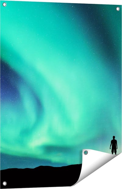 Gards Tuinposter Man bij het Groene Noorderlicht - 60x80 cm - Tuindoek - Tuindecoratie - Wanddecoratie buiten - Tuinschilderij