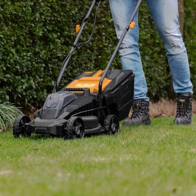 Batavia Accu 18V Grasmaaier 32cm - Excl. Accu en Oplader - Incl. gepatenteerde maai-assistent - Maaihoogte verschilt van 30 tot 60mm - Opvouwbaar - Maaibreedte 32cm - Maxxpack