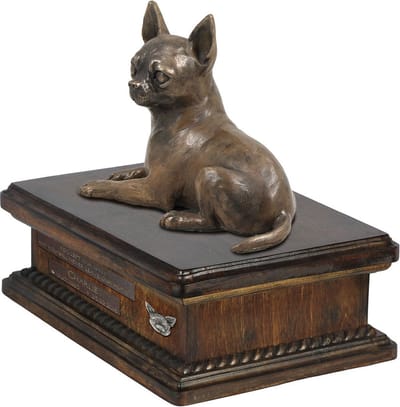Persoonlijke urn voor Chihuahua met beeldje en houten design