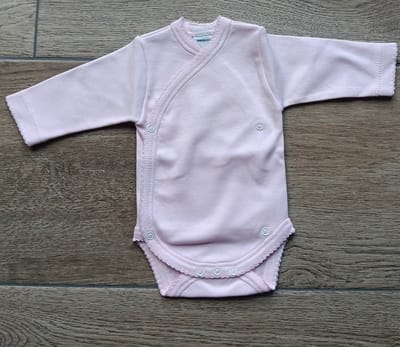 Babidu Romper/Body | Roze | Lange mouw | Overslag romper | Gehaakt Randje langs overslag | 1150| Prematuur| maat 44