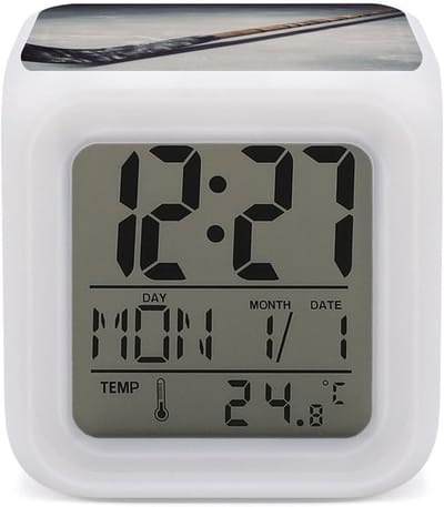 Digitale Wekker - Bureauklok Nachtkastje - Zware Slapers Wakker - 7 Kleuren Nachtlampje - 3.1 x 3.1 inch - Stijl