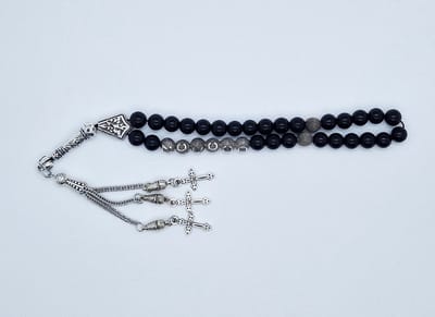 Handgemaakte naam tasbih 33 Kralen Natuursteen “Obsidian” - met metaal tassel “ Kruis"- Met je naam of de naam van uw geliefde- 8 mm diameter van de korrel