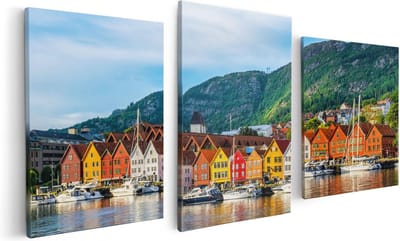 Artaza Canvas Schilderij Drieluik Gekleurde Huizen in Byrggen, Noorwegen - 120x60 cm - Wanddecoratie Woonkamer - Schilderijen - Muurdecoratie