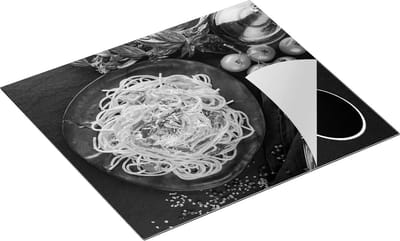 Chefcare Inductie Beschermer Bord met Spaghetti op een Zwarte Marmeren Plaat - Zwart Wit - 60x50 cm - Afdekplaat Inductie - Kookplaat Beschermer - Inductie Mat