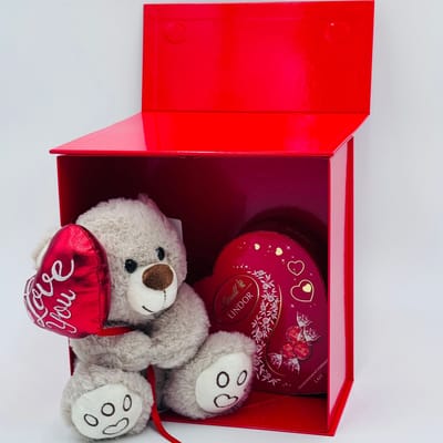 RICH DAYS | Giftbox - Speciaal voor Jou - | Bruin beertje met tekst "I Love You"| Doosje in hartvorm met chocolade |