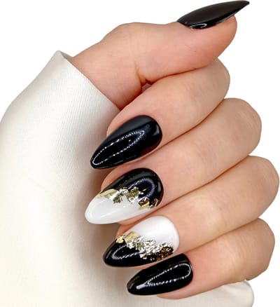SD Press on Nails - No. 114 Shadows - Plaknagels - Set 20 handgemaakte Plaknagels - Zwart - Milky - Gold - Handgemaakt - Nepnagels - Kort Stiletto - Nagelstudio - Gellak - Plaknagels met lijm - Nail art - Accessoires Feestdagen - Cadeau voor haar