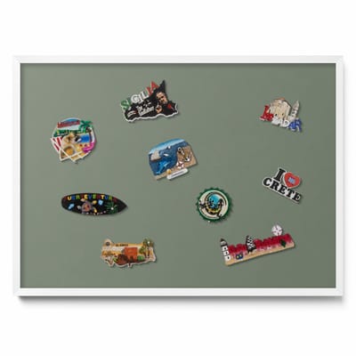 Tulup Magneetbord met Witte Frame - Olijf Magneetbord in Effen Kleuren - 70 cm x 50 cm - Olijfkleur - Magnetisch Bord voor Magneten - Magneetbord voor Foto's en Notities - Magneetbord voor Reissouvenirs