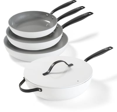 BE Living 4-delige Pannenset - Ø 20, 24 & 28 cm Koekenpan + Ø30 cm Wokpan - Koekenpannenset - Bakpan - Keramisch - PFAS Vrij Anti Aanbak - Inductie Pannen - Wit - Essential Series