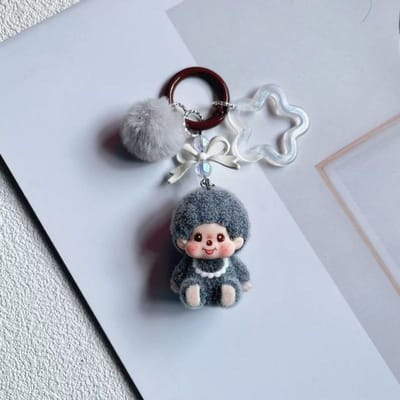 Porte-clés Pendentif Peluche Dessin Animé Monchhichi Adorable Singe en Peluche Pendentif Chaîne de Téléphone Ornement Sac Mini Peluche Monchhichi Pendentif gray