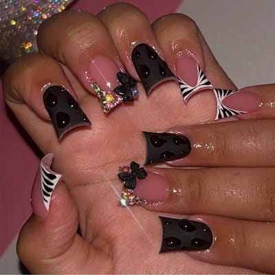 Dailygoods- Kunstnagels 24 Stuks - Korte Franse Tip - Glinsterend Design - Eendvorm - Nagellijm - Manicure Decoratie - Nepnagels