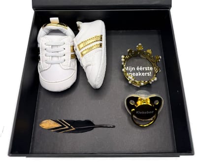 Kraamcadeau eerste sneakerbox goud, cadeau gender reveal, cadeau babyshower - kan ook rechtstreeks worden verstuurd