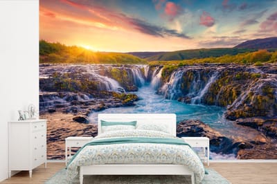 Behang - Fotobehang Waterval - Planten - Mos - Landschap - Zonsondergang - Rots - Breedte 360 cm x hoogte 240 cm
