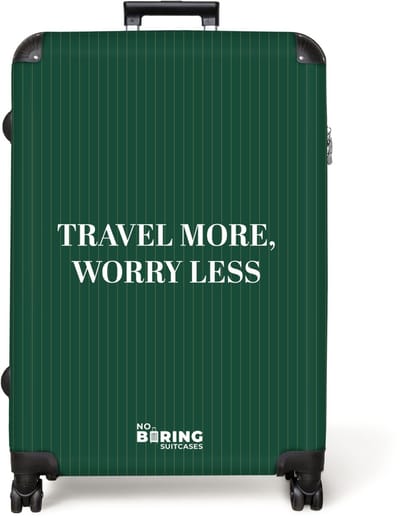 NoBoringSuitcases.com® - Koffer groot - Reiskoffer lichtgewicht - Gestreepte groene achtergrond met tekst Travel More, Worry Less - Rolkoffer met 4 wielen - Grote trolley XL - 98 liter bagage