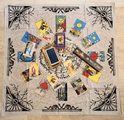 Klassieke Tarot Set - Tarot Deck met Luxe Messing Kaarttray en Tarotkleed - Tarot Kado