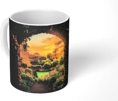 Mok - Koffiemok - Poort - Planten - Zonsondergang - Mokken - 350 ML - Beker - Koffiemokken - Theemok