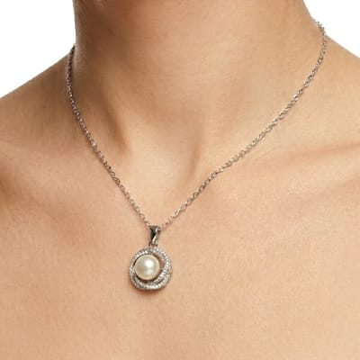 Zilverkleurige ketting voor dames met parel hanger en cirkel design