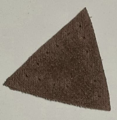 Opstrijkbaar reparatiedoek driehoek Pronty - 6 driehoekjes souplesse imitatie suede - 6 pcs beige 030 - 3.5 cm - opnaaibaar