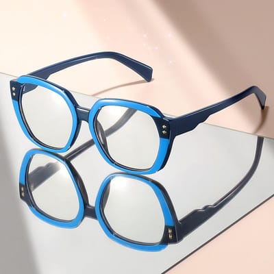 De nieuwe Timeless en Minimalistische platte lens met sterrenaccenten en een groot montuur is een dagelijks draag- en decoratieartikel voor stt-fotografie.
