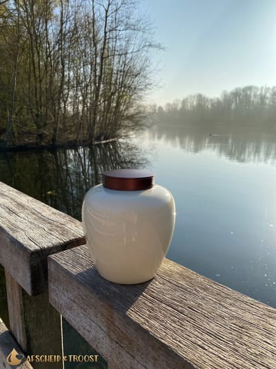 Urn - Urnen - As - Crematie - Herinnering - Familie - Troost - As -Uniek- Wit - Crème - Herdenken - Afscheid & Troost - AF-TCB73