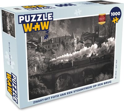 Puzzel Zwart-wit foto van een stoomtrein op een brug - Legpuzzel - Puzzel 1000 stukjes volwassenen