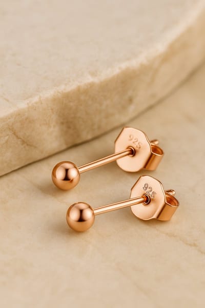 Lundholm Luxe 925 Sterling Zilver Studs Oorbellen Rose goud kleurige Bol Oorknopjes 2mm klein Jewellery - tweede gaatjes oorknopjes - Vrouwen cadeautjes tip my - Scandinavisch Design