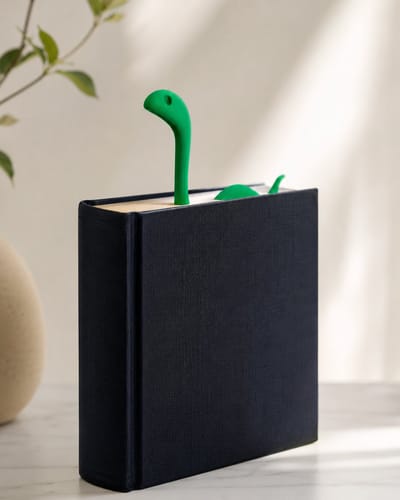 Skushy 2x Nessie Boekenlegger - - Bladwijzer voor Boeken - Loch Ness Monster Cadeau - Grappige Boekenlegger voor Kinderen en Volwassenen - Leescadeau - Schattig Zeemonster Accessoire - Uniek Leesplezier - Bladwijzer Set