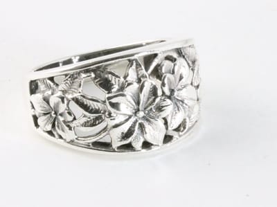 Opengewerkte zilveren ring met bloemen - maat 16.5
