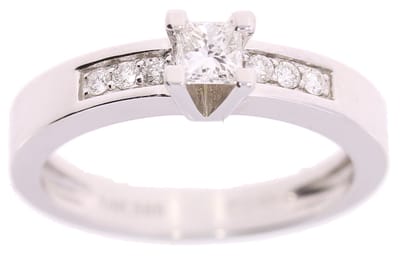 Witgoud damesring - 14 karaat - diamant 0.35 Crt totaal- Maat 17.5 - Model R&C GK1220 - Goud gewicht 4.1 gram - van €1695,- voor € 895,-