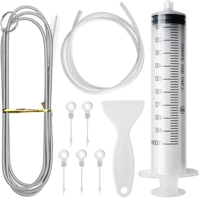 Complete Set voor Koelkastreiniging: Flexibele Borstel, Spuit, Afvoerslang, Ontdooi Lepel en 5 Afvoerpluggen voor Optimaal Onderhoud