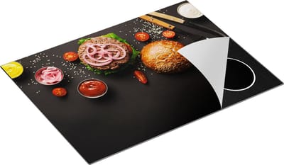 Chefcare Inductie Beschermer Hamburger Ingrediënten op een Zwarte Marmeren Plaat - 70x50 cm - Afdekplaat Inductie - Kookplaat Beschermer - Inductie Mat