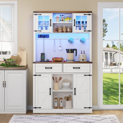 MODFU Barschrank met LED-Verlichting en Stopcontacten, Grote Keukenbuffetkast met 2 Grote Lades en Verstelbare Planken – Scheunendeurontwerp, Witte Rustieke Koffiebar Sideboard Tafel