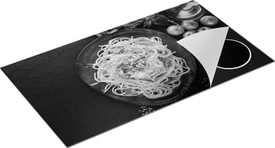 Chefcare Inductie Beschermer Bord met Spaghetti op een Zwarte Marmeren Plaat - Zwart Wit - 95x50 cm - Afdekplaat Inductie - Kookplaat Beschermer - Inductie Mat